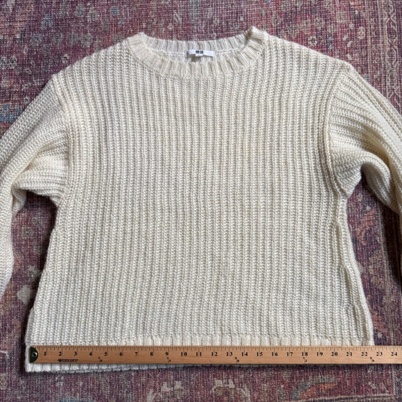 Uni Qlo Wool Mohair Acrylic Blend Cozy Cream Sweater Women’s medium - Picture 5 of 12
